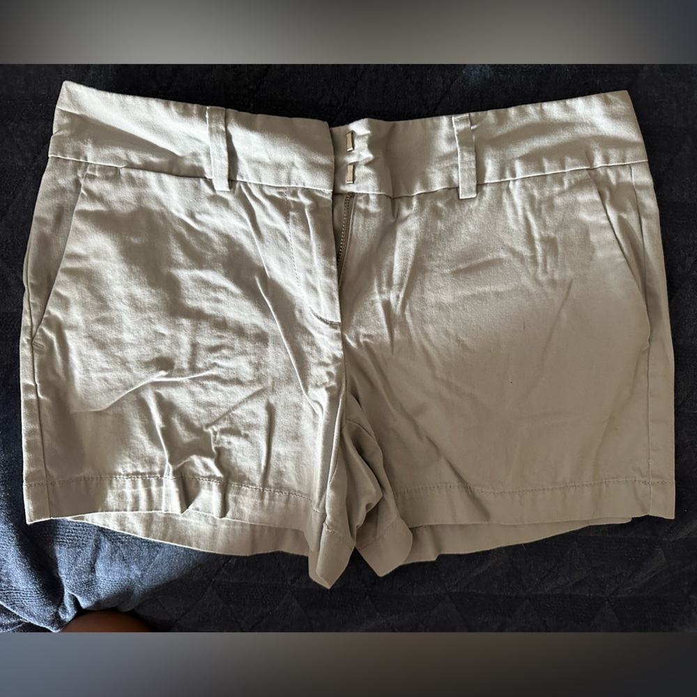 Loft Ann Taylor Light Grey Shorts. Size 2